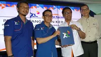Pelanggan XL dan AXIS sekarang bisa membeli pulsa di jaringan apotek Kimia Farma seluruh Indonesia