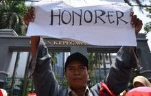 Guru honorer demo di kantor BKN