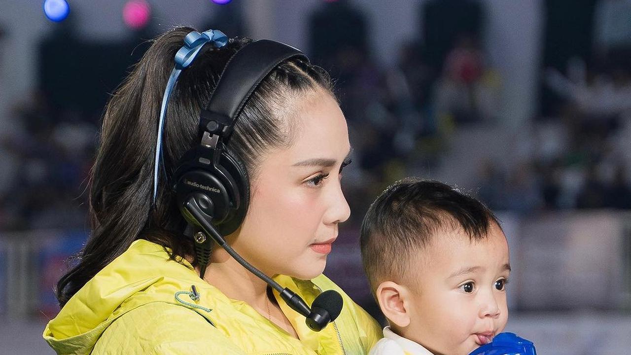 Rayyanza atau Cipung Bersama Nagita Slavina. (Instagram/ raffinagita1717)