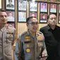 Kapolresta Denpasar Kombes Pol Bambang Yugo Pamungkas (tengah--red) saat memberi keterangan perkembangan kasus pembunuhan di malam tahun baru yang menimpa Aluna Sagita, (Dok Humas Polresta Denpasar)