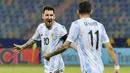 <p>Angel Di Maria dan Lionel Messi - Dua pemain Argentina ini merupakan pilar keberhasilan Tim Tango meraih juara Copa America 2021 lalu. La Pulga yang baru pindah ke PSG kini akan bahu-membahu bersama Di Maria membawa kejayaan klub kebanggaan kota Paris tersebut. (AFP/Nelson Almeida)</p>