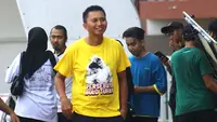 CEO Persebaya Surabaya, Azrul Ananda, menyambangi sesi latihan tim Bajul Ijo. (Bola.com/Aditya Wany)