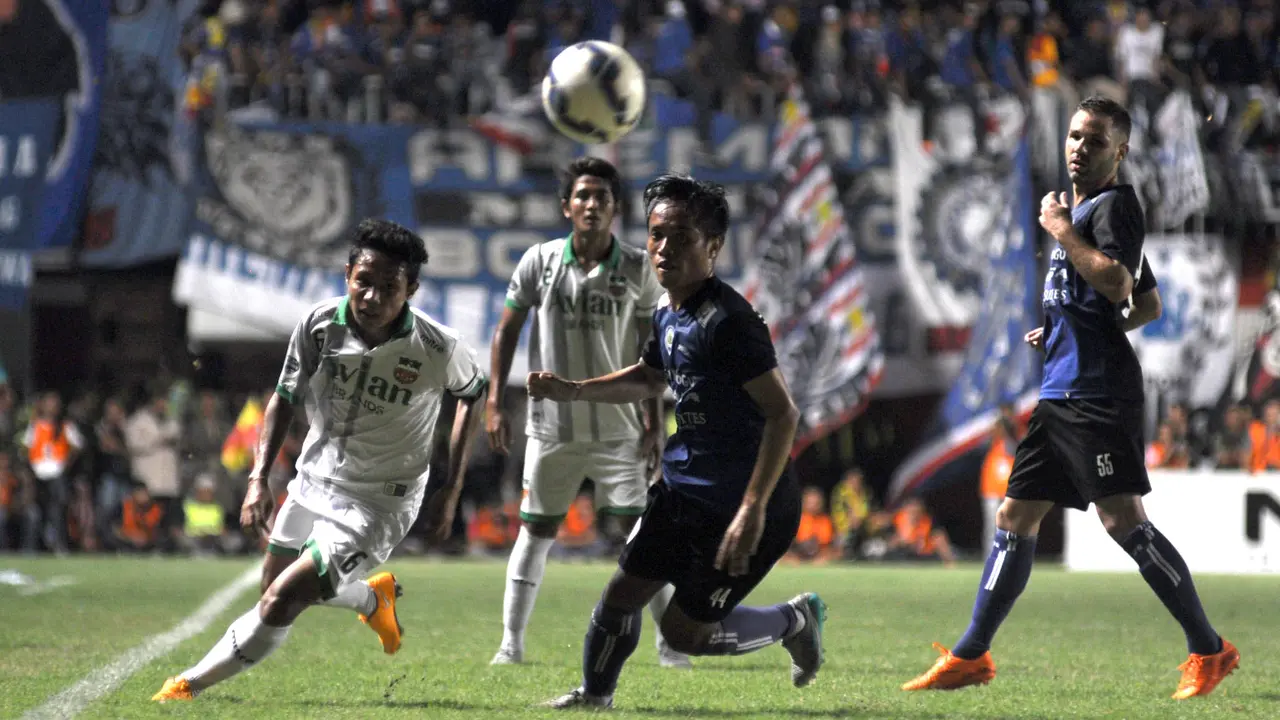 Surabaya United vs Arema Cronus