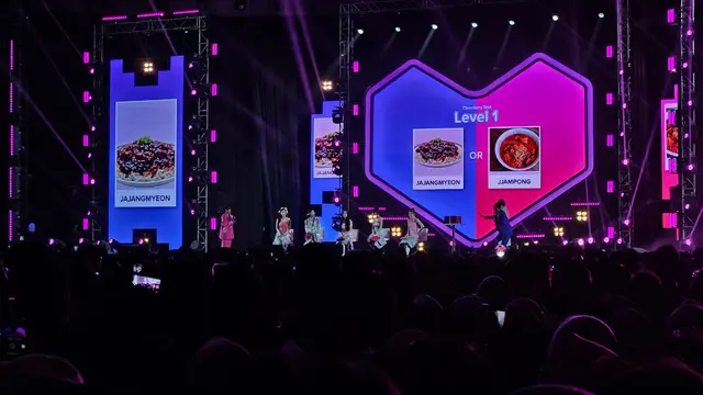 Member Red Velvet Bermain Games Tes Chemistry Bersama Indra Herlambang dan Cia Wardhana di Gelaran Lazada Fest 12.12 (Foto: Aditya Eka Prawira/Liputan6.com)