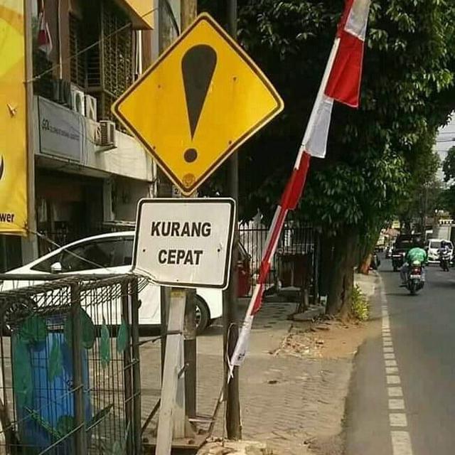 6 Potret Papan Petunjuk Nyeleneh, Bikin Bingung yang Baca