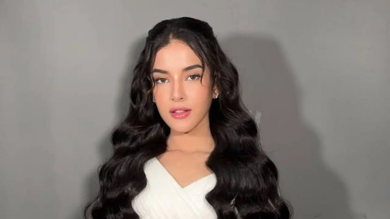 Potret Tasya Farasya dengan Makeup Natural dan Gaun Putih