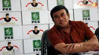 Mengambil tempat di sekretariat Riforri, Sabtu (11/01/14), Rhoma Irama bertemu dengan sejumlah wartawan untuk mendiskusikan situasi perpolitikan di tanah air (Liputan6.com/Helmi Fithriansyah)
