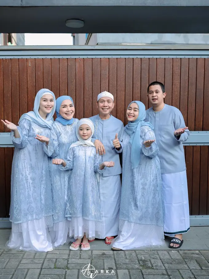 Ayu Ting Ting dan keluarga