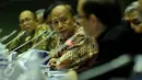 Menteri Riset Teknologi dan Pendidikan Tinggi, M Nasir ketika menghadiri rapat kerja dengan Komisi VII DPR, di Komplek Parlemen, Jakarta, Kamis (22/10). Rapat itu membahas Rencana Kerja Anggaran Kementerian Lembaga (RKAKL) 2016. (Liputan6/Johan Tallo)