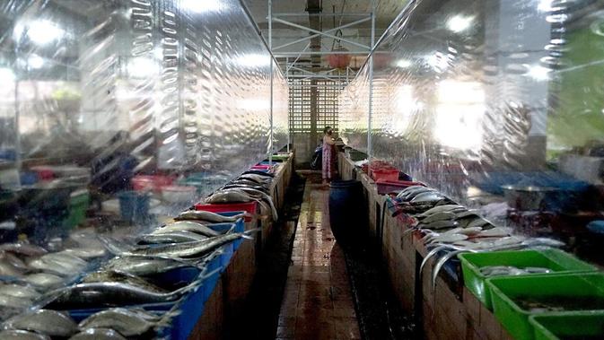 Potret Penerapan Protokol COVID-19 di Pasar Tambak Rejo, Surabaya. (Sumber: Twitter/BanggaSurabaya)