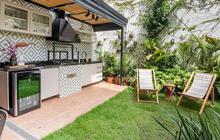 Desain Dapur Terbuka Belakang Rumah Minimalis di Tahun 2025