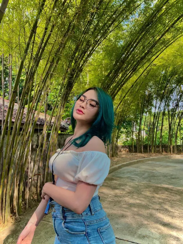 7 Potret Terbaru Arlida Putri dengan Warna Rambut Baru Ini Makin Menawan