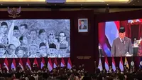Presiden Prabowo Subianto menghadiri kegiatan sidang senat terbuka wisuda 521 sarjana Universitas Kebangsaan Republik Indonesia (UKRI) di Trans Convention Centre, Kota Bandung. (Dok. Antara)