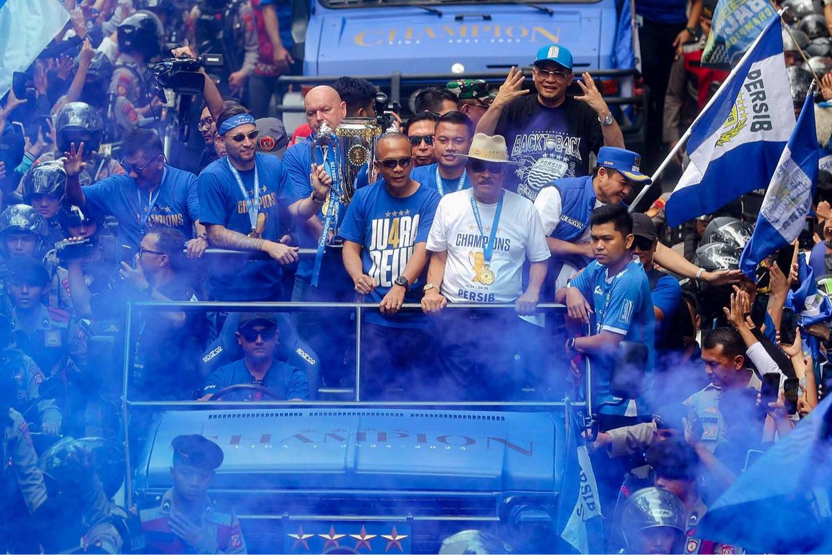 FOTO: Rbuan Boboh Iringi Pawai Persib Bandung