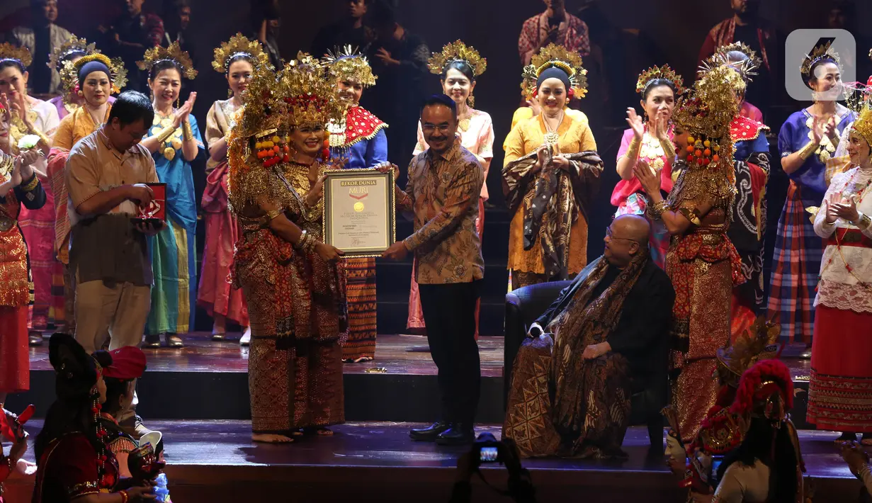 Rekor Muri tersebut dibacakan sekaligus diberikan oleh Jaya Suprana. (Liputan6.com/Helmi Fithriansyah)