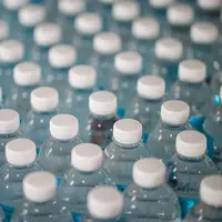 Komnas Anak meminta BPOM untuk melakukan pelabelan terhadap kemasan plastik yang mengandung BPA dan Etilen Glikol. (unsplash.com/Jonathan Chng)