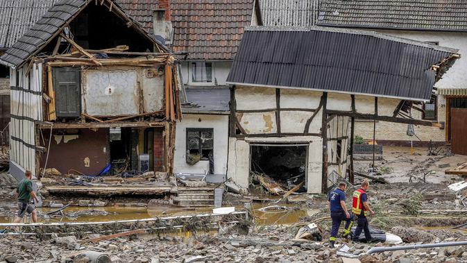 Jurnalis Jerman Ketahuan Olesi Lumpur ke Wajah Saat Liputan Banjir, Ini yang Terjadi Padanya - Vimarsana News