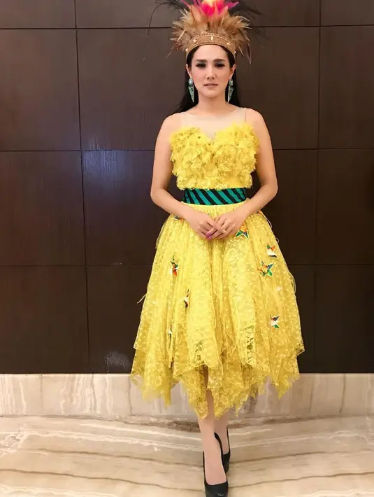 Bukan Mulan Jameela namanya kalau tak tampil glamor dan mewah. Sepertinya ini cara Mulan untuk tampil maksimal dan memberikan yang terbaik untuk para penggemarnya. (Instagram/mulanjameela1)