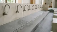 Model Tempat Wudhu dengan Saluran Air yang Praktis (AI Generated)