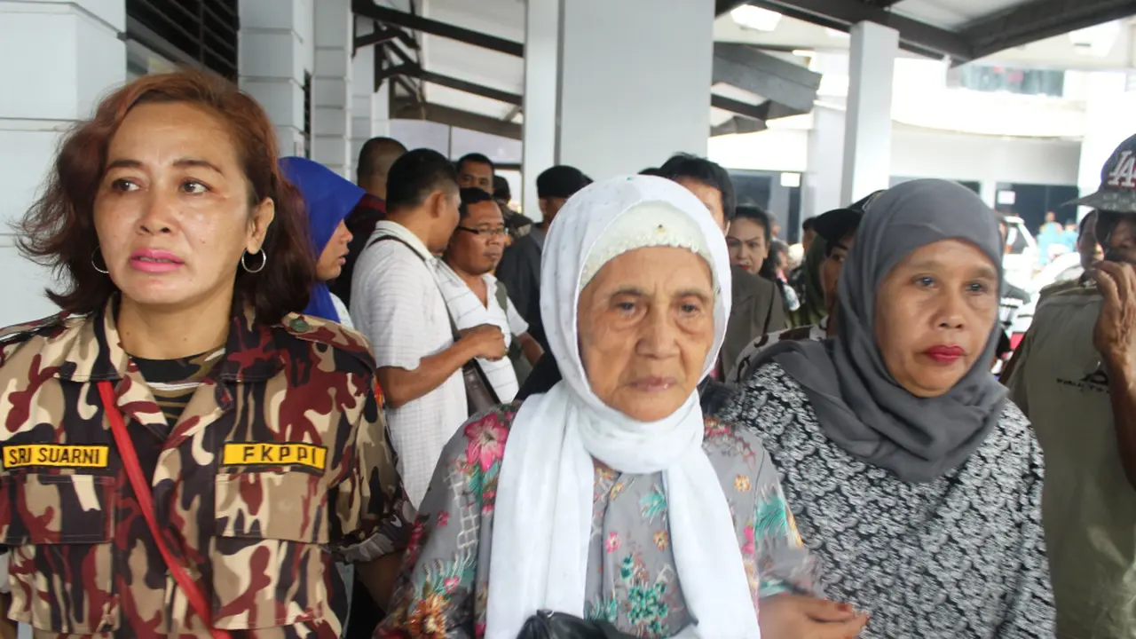 Tangis Nenek Fatimah yang Digugat Lagi oleh Anak dan Menantunya