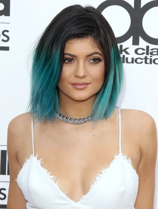 Namun perubahan bibirnya mulai terlihat pada tahun 2014 sat berada di Billboard Music Awards. (BROADIMAGE/REX/SHUTTERSTOCK/HollywoodLife)