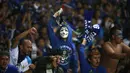Bobotoh Persib merayakan kemenangan Persib atas Sriwijaya FC 2-0 dalam Final Piala Presiden 2015 di Stadion Utama Gelora Bung Karno, Jakarta, Minggu (18/10/2015). (Bola.com/Nicklas Hanoatubun)