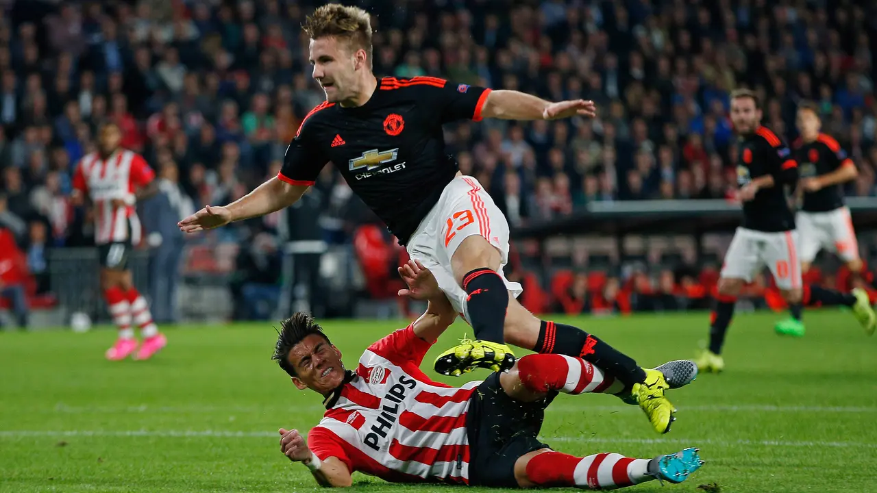 20150916-Liga-Champions-Belanda-PSV-MU-Luke-Shaw-Hector-Moreno