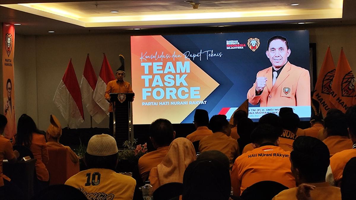 Sekjen Partai Hanura Patrice Rio Cappela saat konsolidasi Tim Task Force di Hotel Dalton Makassar.