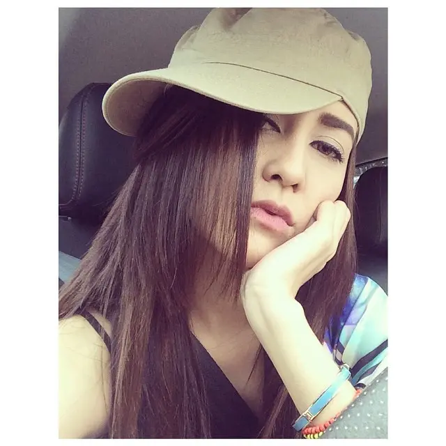 7 Potret Lawas Vicy Melanie, Waktu Kecil Imut Banget