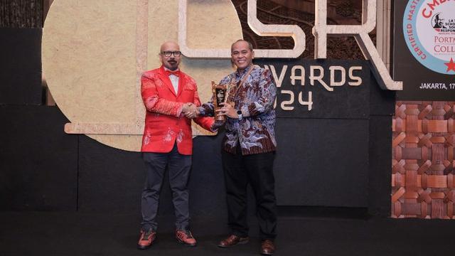 Raih Penghargaan Kategori Pemimpin Transformasi Bisnis Berkat Mengelola Bisnis Perusahaan Berkelanjutan.