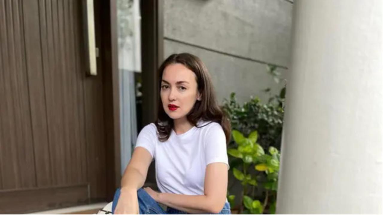 Pesonanya Masih Memikat di Usia 40-an, Intip Potret Rianti Cartwright yang Tetap Awet Muda