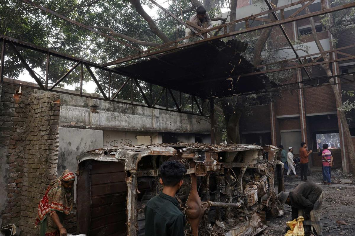 Warga Bangladesh hancurkan rumah keluarga Bapak Pendiri Bangsa