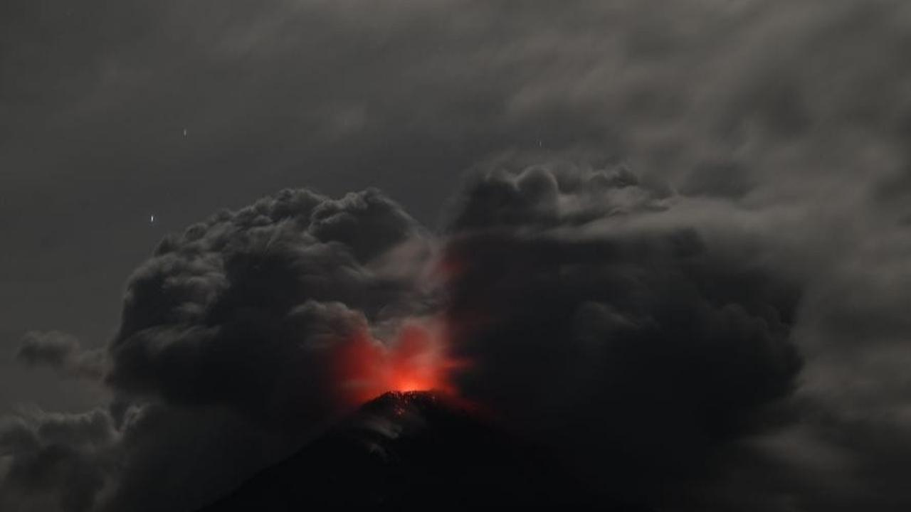 Gunung Lewotobi Laki-Laki Berstatus Awas, Gempa Vulkanik Capai 117 Kali