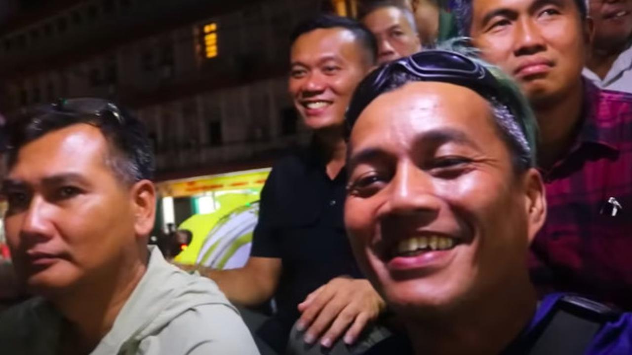 Momen Bahagia Letjen Kunto Arief Naik Odong-odong Keliling Singkawang Kalbar Malam Hari
