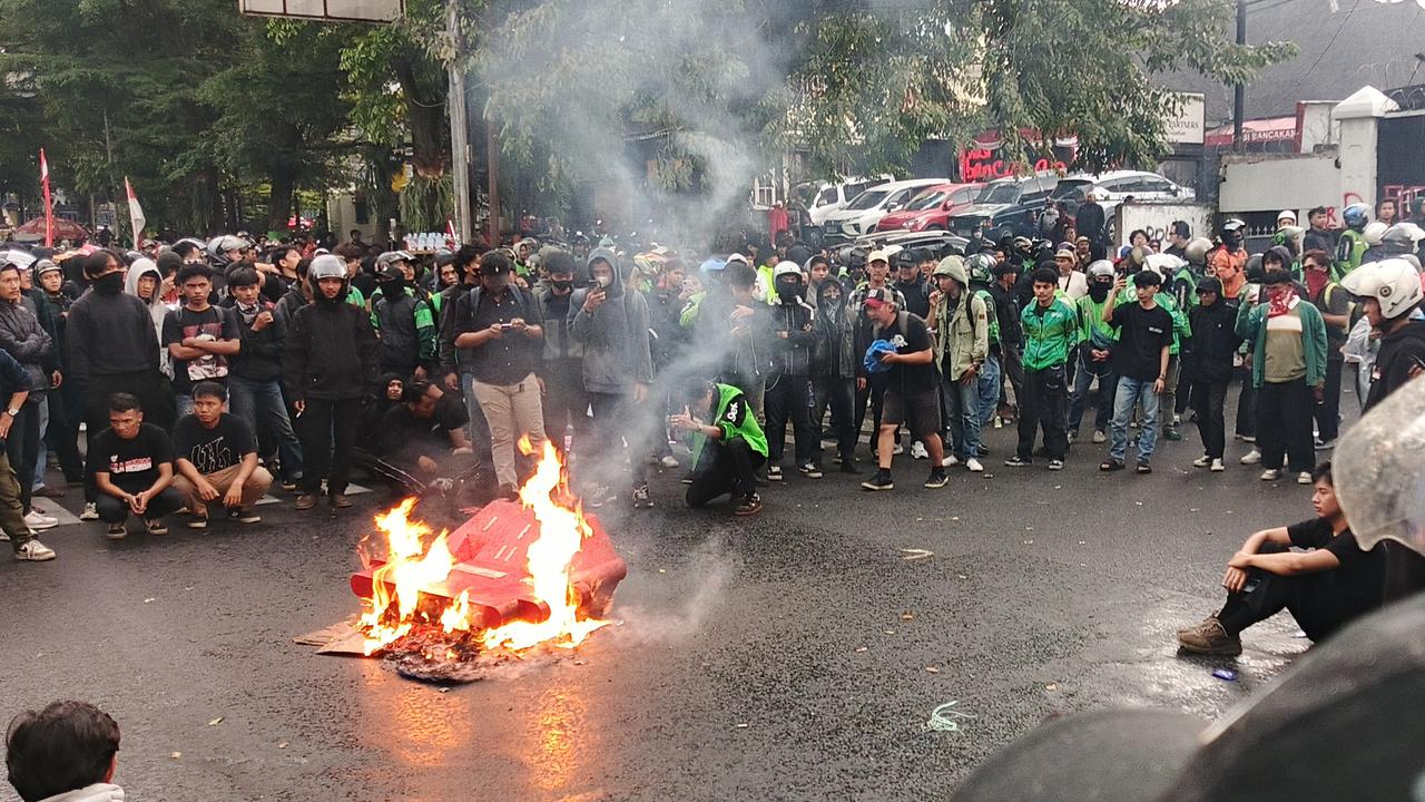 Demo Ojol dan Mahasiswa di DPRD Jabar