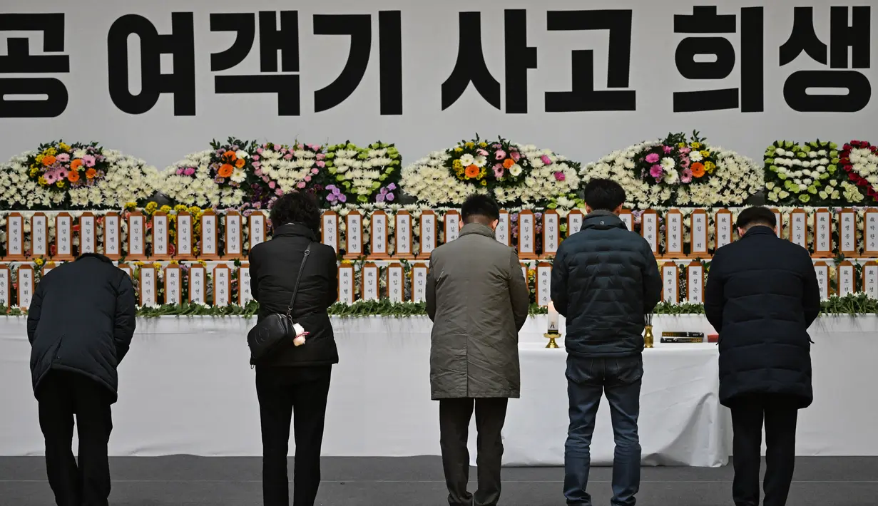 Altar peringatan bersama akan didirikan di lokasi kecelakaan serta di 17 wilayah lain, termasuk Gwangju, Seoul, dan Sejong. (JUNG YEON-JE/AFP)