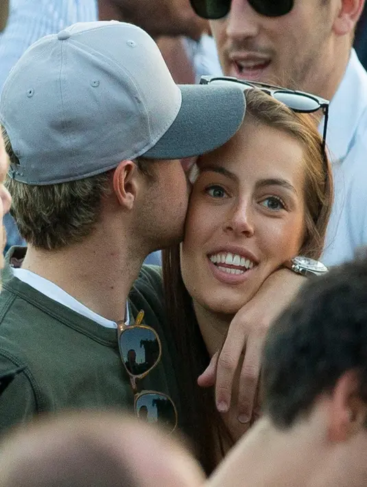 Hal tersebut sedang dirasakan oleh Celne Helene Vandycke, kekasih baru member One Direction, Niall Horan. (Dailymail./Bintang.com)