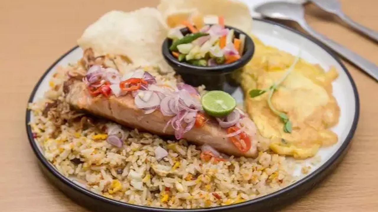 3. Nasi Goreng Telur Sambal Matah<br>