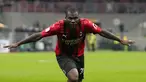 Pemain AC Milan Franck Kessie melakukan selebrasi usai mencetak gol ke gawang Lazio pada pertandingan perempat final Coppa Italia di Stadion San Siro, Milan, Italia, 9 Februari 2022. AC Milan menang 4-0. (AP Photo/Antonio Calanni)