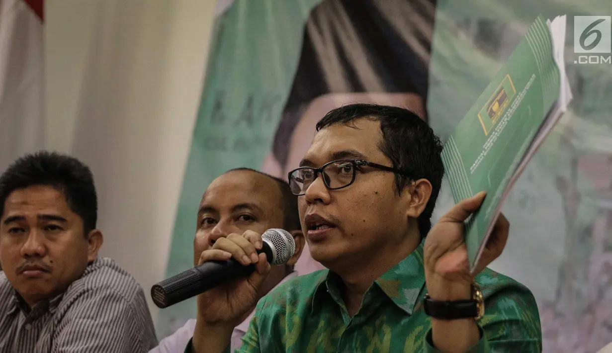 Wakil Sekjen DPP PPP Bidang Organisasi, Keanggotaan dan Kaderisasi Achmad Baidowi memberikan keterangan di Kantor DPP PPP, Jakarta, Selasa (12/12). MA menolak kasasi PPP kubu Djan Faridz dengan nomor perkara 504K/TUN/2017. (Liputan6.com/Faizal Fanani)