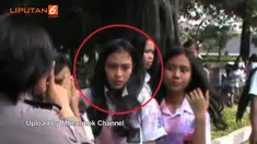 - Seorang siswi SMA di Kota Medan, Sumatera Utara membuat geger. Siswi berwajah tirus dan berambut panjang, serta kulit putih itu mengaku anak seorang jenderal polisi, mengancam polisi yang hendak menilang, karena pelanggaran lalu lintas.