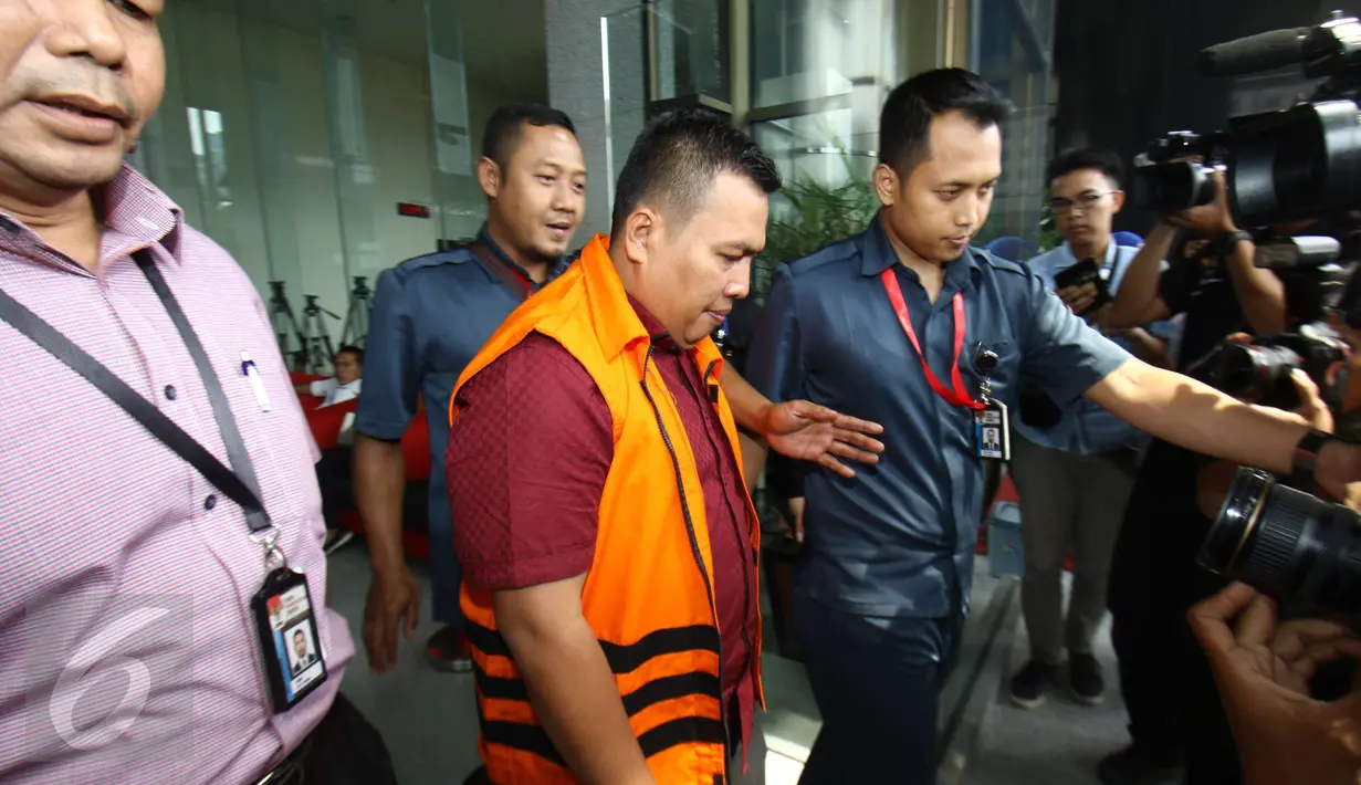 Dirut PT Mahkota Negara, Marisi Matondang usai menjalani pemeriksaan sebagai tersangka di KPK, Jakarta, Kamis (2/3). (Liputan6.com/Helmi Afandi)