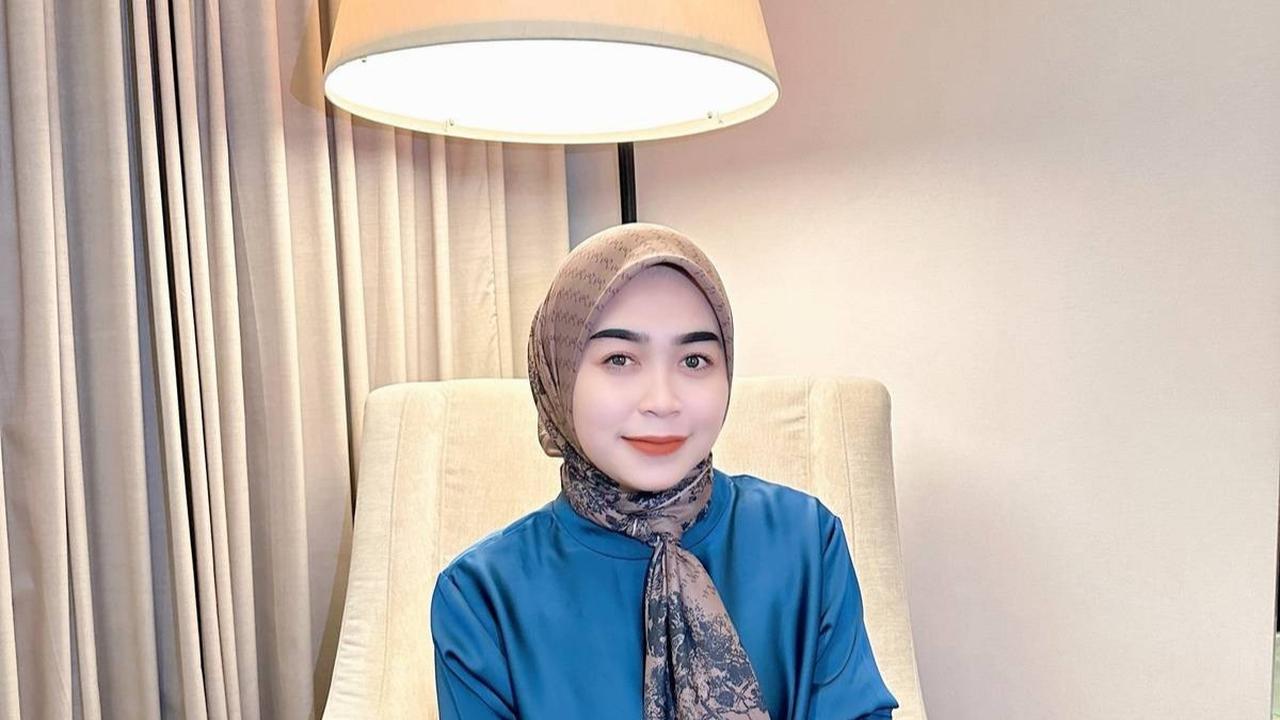 Kisah Wanita Beri Hadiah Anak dan Ayah usai Ketahuan Foto di Depan Rumahnya, Bikin Haru hingga Banjir Pujian Warganet