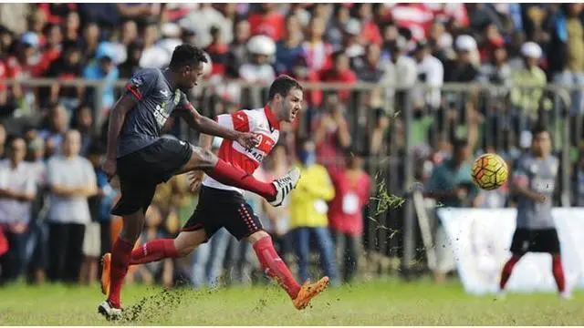 Madura United ditahan imbang Persiba Balikpapan, 1-1, pada laga persahabatan di Stadion Ahmad Yani, Sumenep, Sabtu (20/2/2016) sore WIB. 