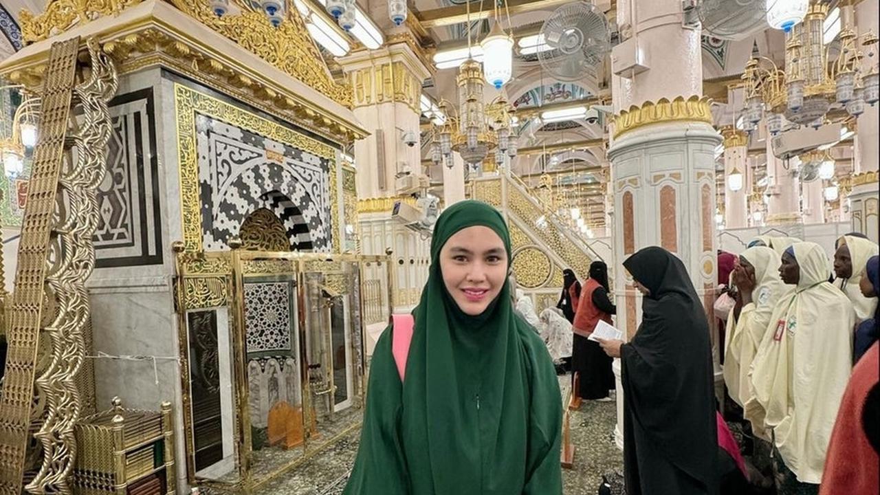 Kartika Putri dan Suami Menggunakan Jalur Khusus