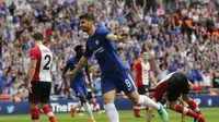 Alvaro Morata mencetak gol kedua Chelsea ke gawang Southampton pada laga semifinal Piala FA di Stadion Wembley, Minggu (22/4/2018). Chelsea lolos ke final usai menang 2-0. (AP Photo/Frank Augstein)