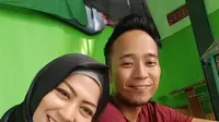 Deny Cagur dan istrinya, Shanti, yang kini berhijab (Instagram)