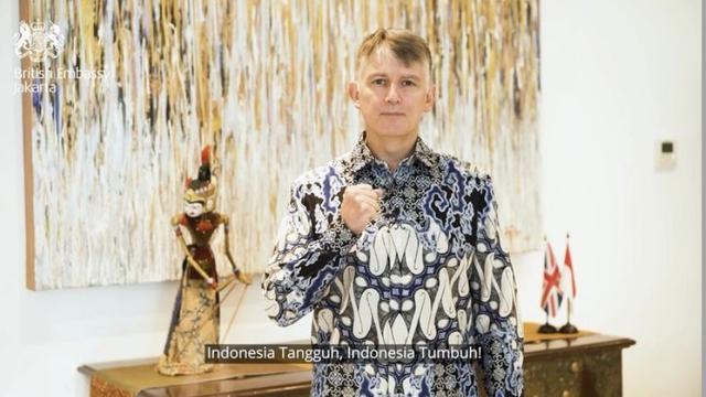 <span>Duta Besar Inggris untuk Indonesia dan Timor Leste, Owen Jenkins menyampaikan ucapan selamat HUT RI ke-76. (Photo credit: Kedutaan Besar Inggris via Instagram)</span>