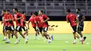 Pemain Timnas Indonesia, Miliano Jonathans tampak menjalani latihan resmi menjelang FIFA Matchday melawan Chinese Taipei di Stadion Gelora Bung Tomo, Surabaya, Kamis (04/09/2025). (Bola.com/Abdul Aziz)