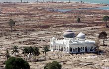 FOTO: Mengenang Potret Pilu Kehancuran Akibat Tsunami Aceh 20 Tahun Lalu, Ratusan Ribu Jiwa Melayang